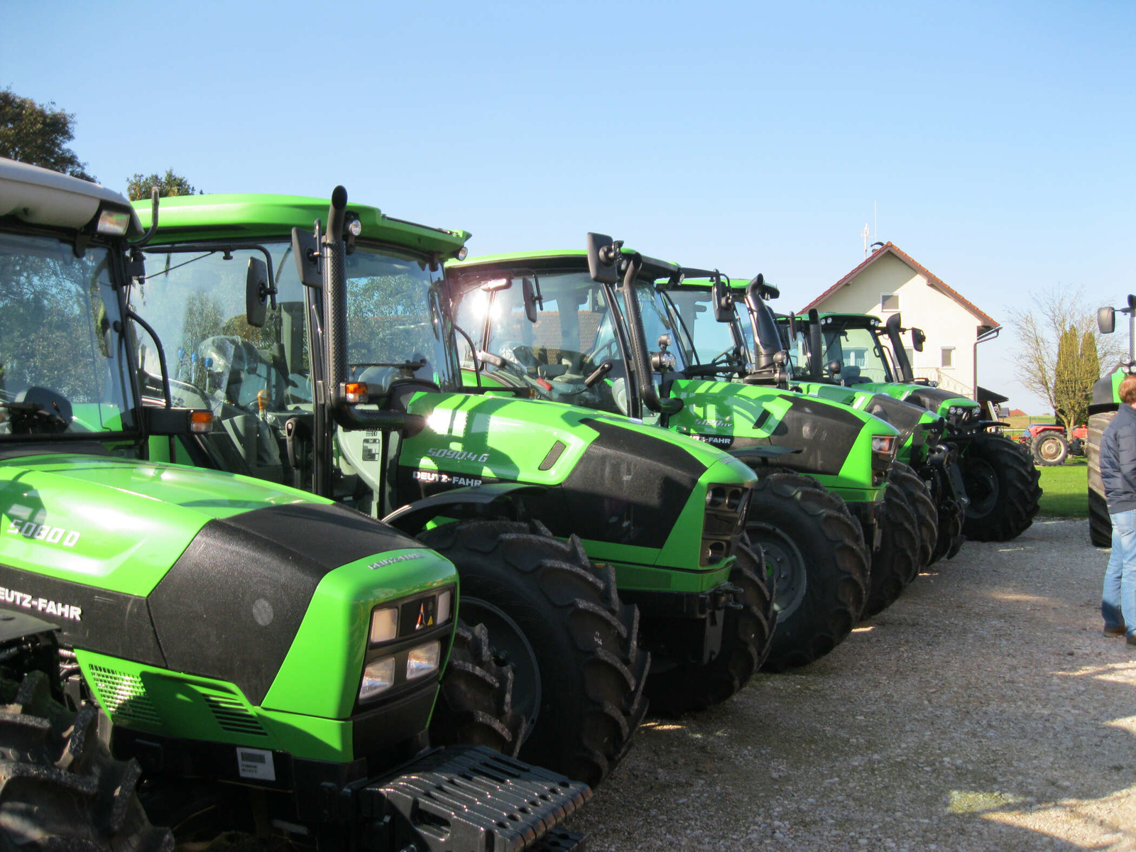 grüne Deutz-Fahr Traktoren